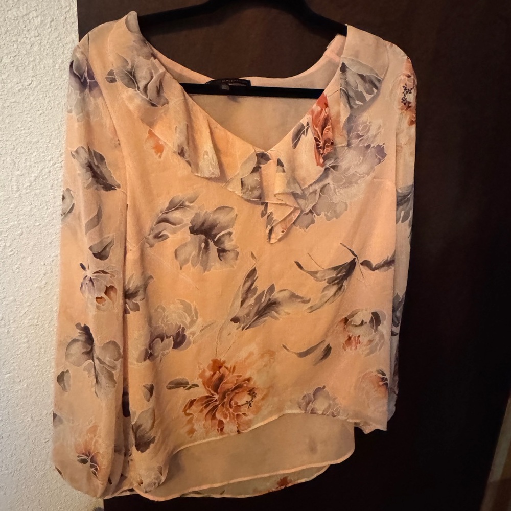 White House Black Market Peach and Gray Floral Blouse